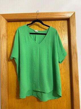 Green V-Neck Air Flow Short Sleeve Blouse - Women's Lightweight Top